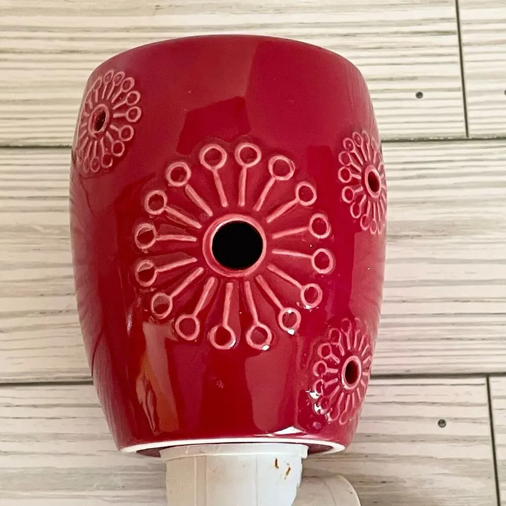 Scentsy Plug In Wall Mini Wax Warmers Set of 2 Red Floral & Beige‎ Sand Dollar